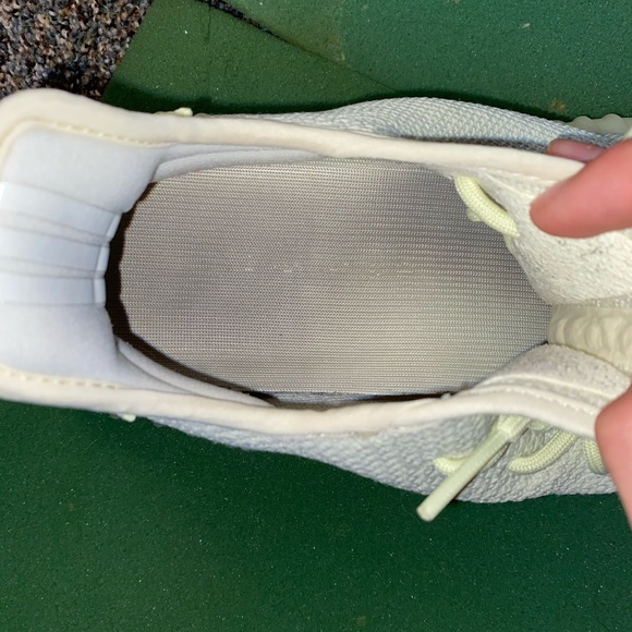 Yeezy 350 V2 butters - Picture 6 of 10